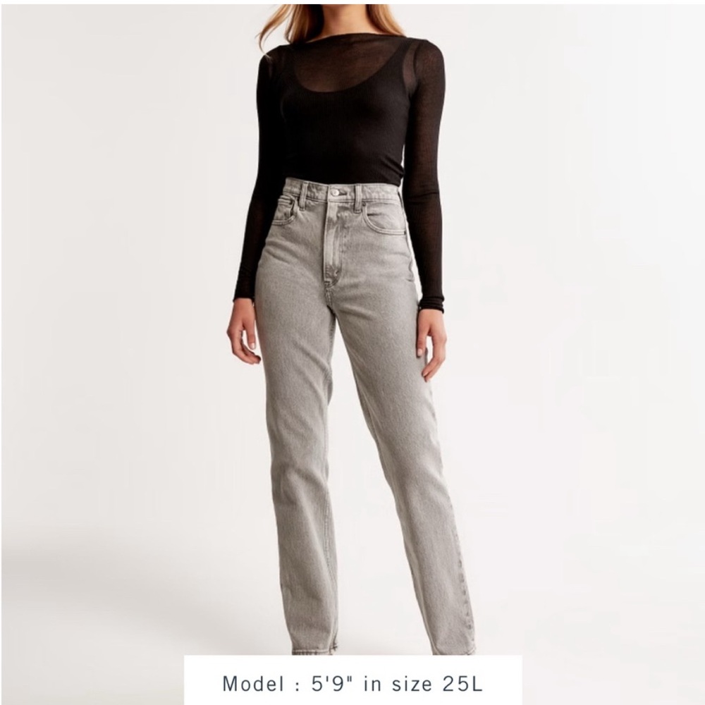 Abercrombie & Fitch Ultra High Rise 90s Straight Jean